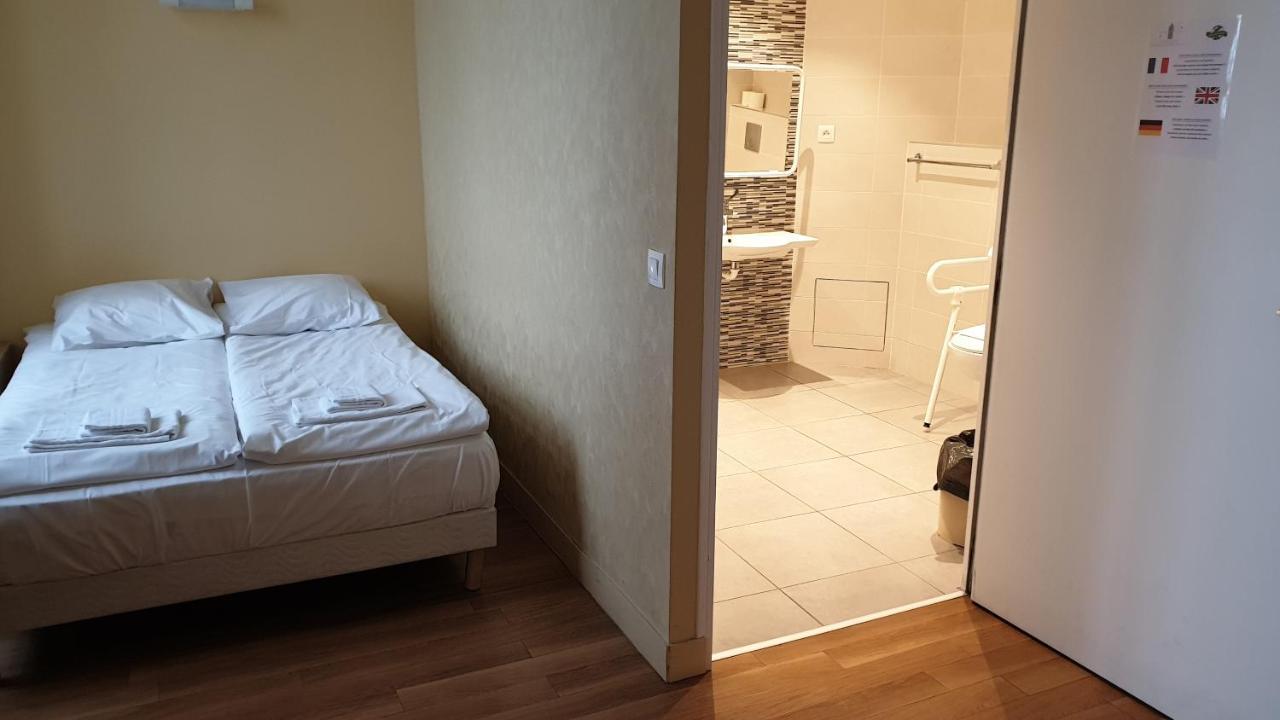 Hotellerie Saint Yves Chartres Esterno foto