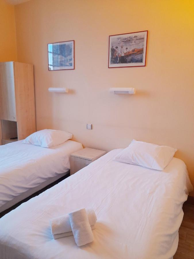 Hotellerie Saint Yves Chartres Esterno foto