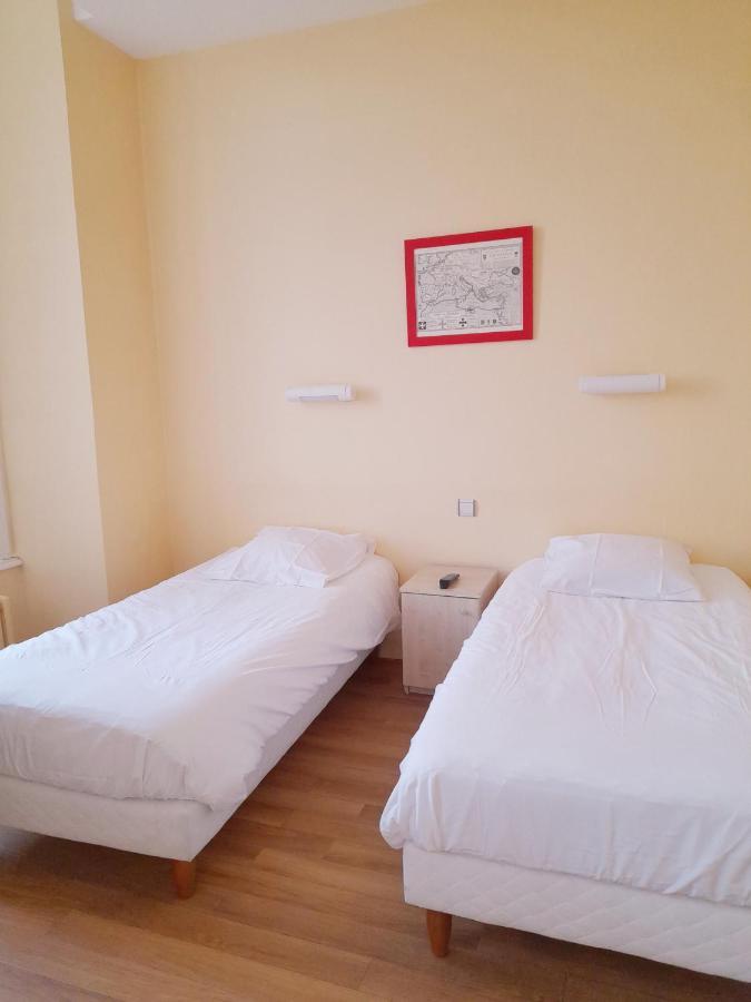 Hotellerie Saint Yves Chartres Esterno foto