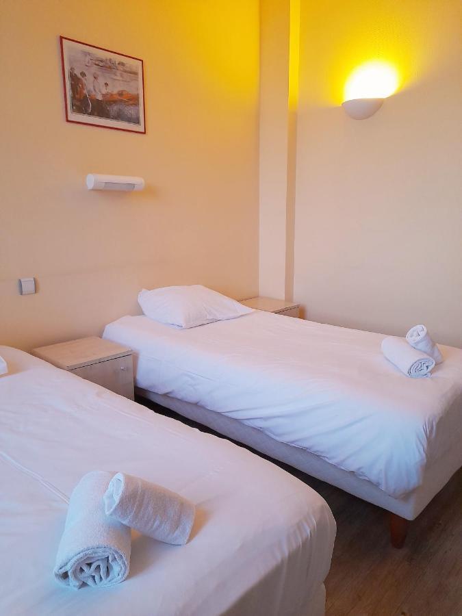 Hotellerie Saint Yves Chartres Esterno foto
