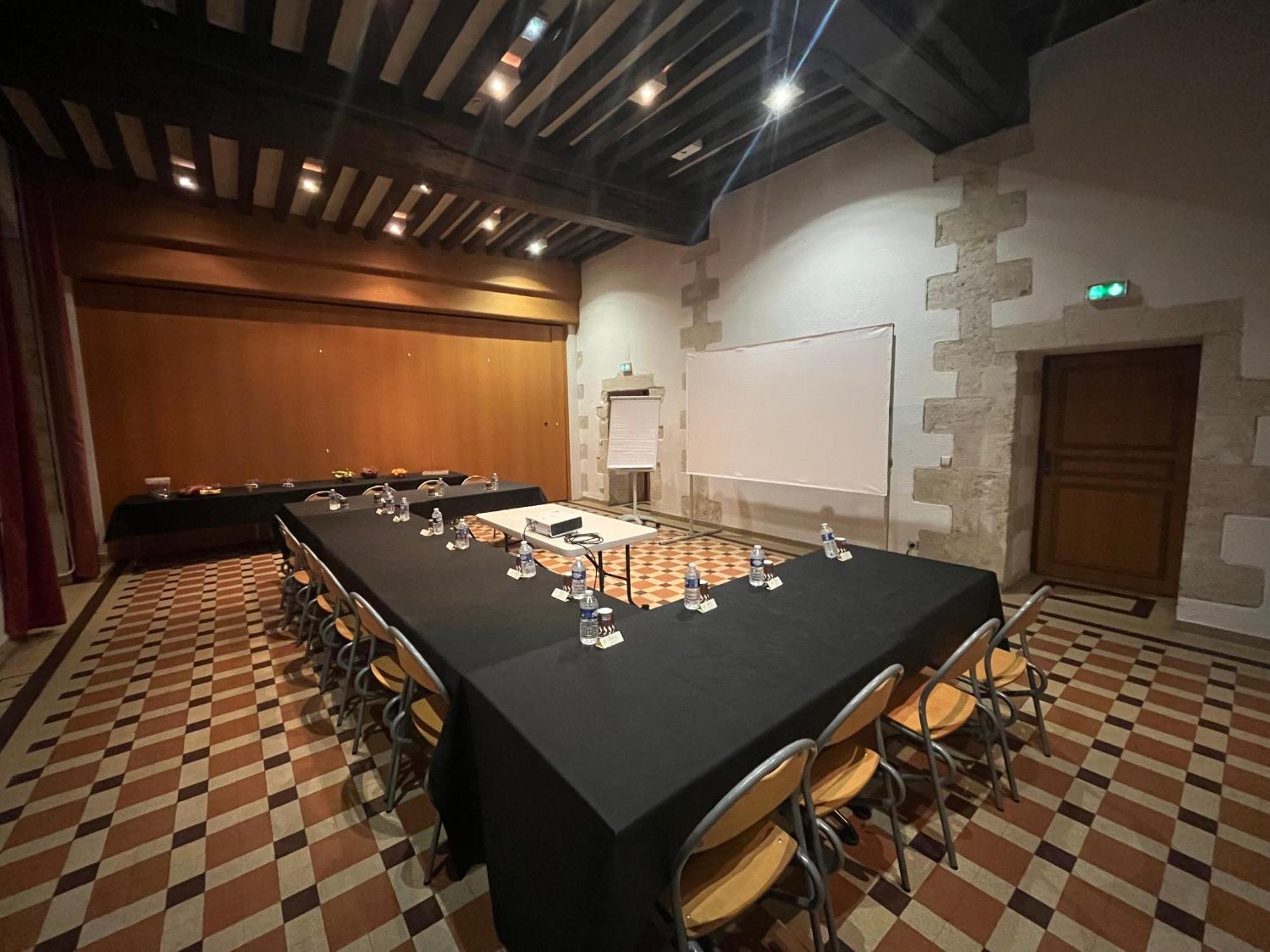 Hotellerie Saint Yves Chartres Esterno foto