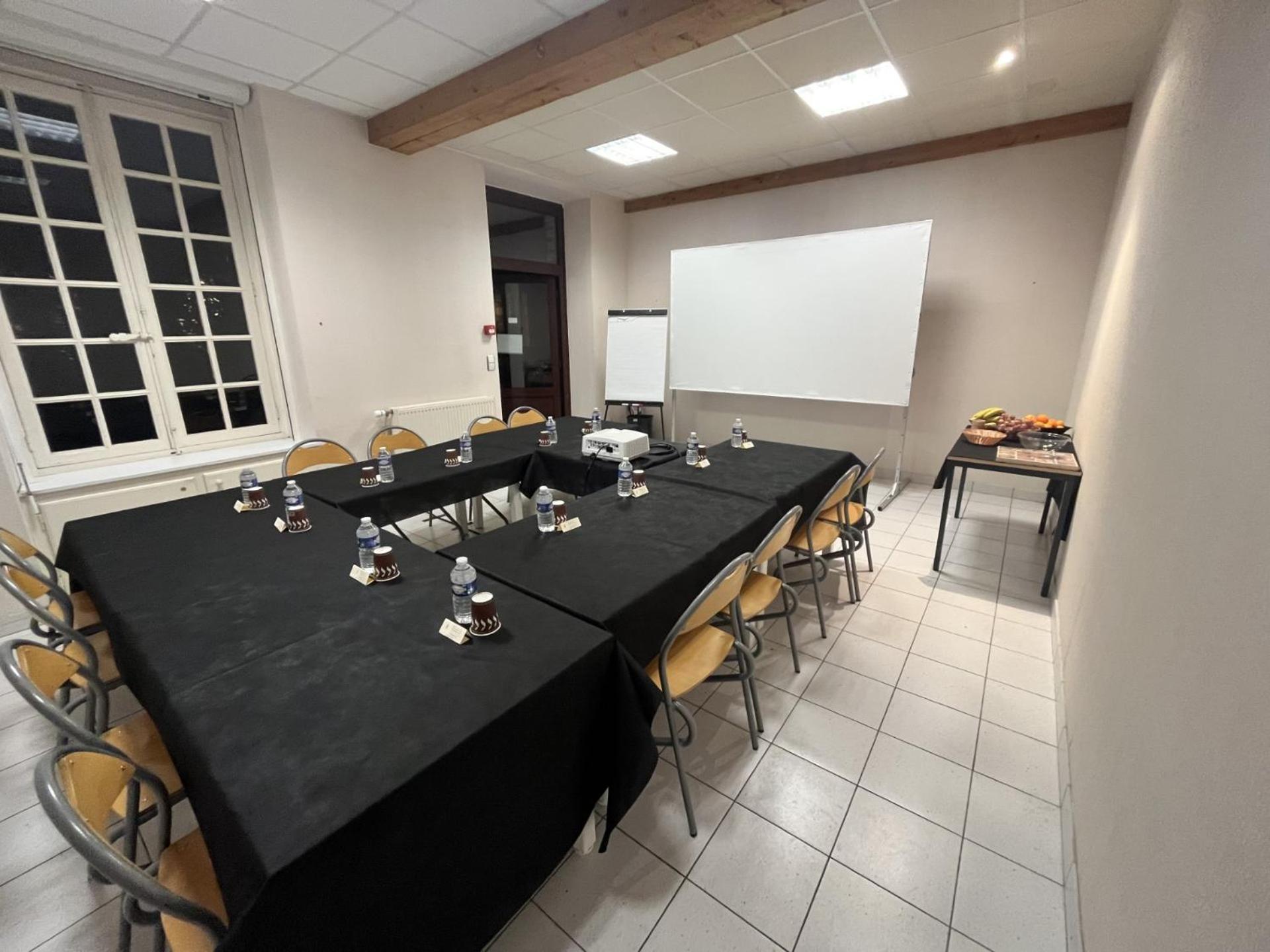 Hotellerie Saint Yves Chartres Esterno foto