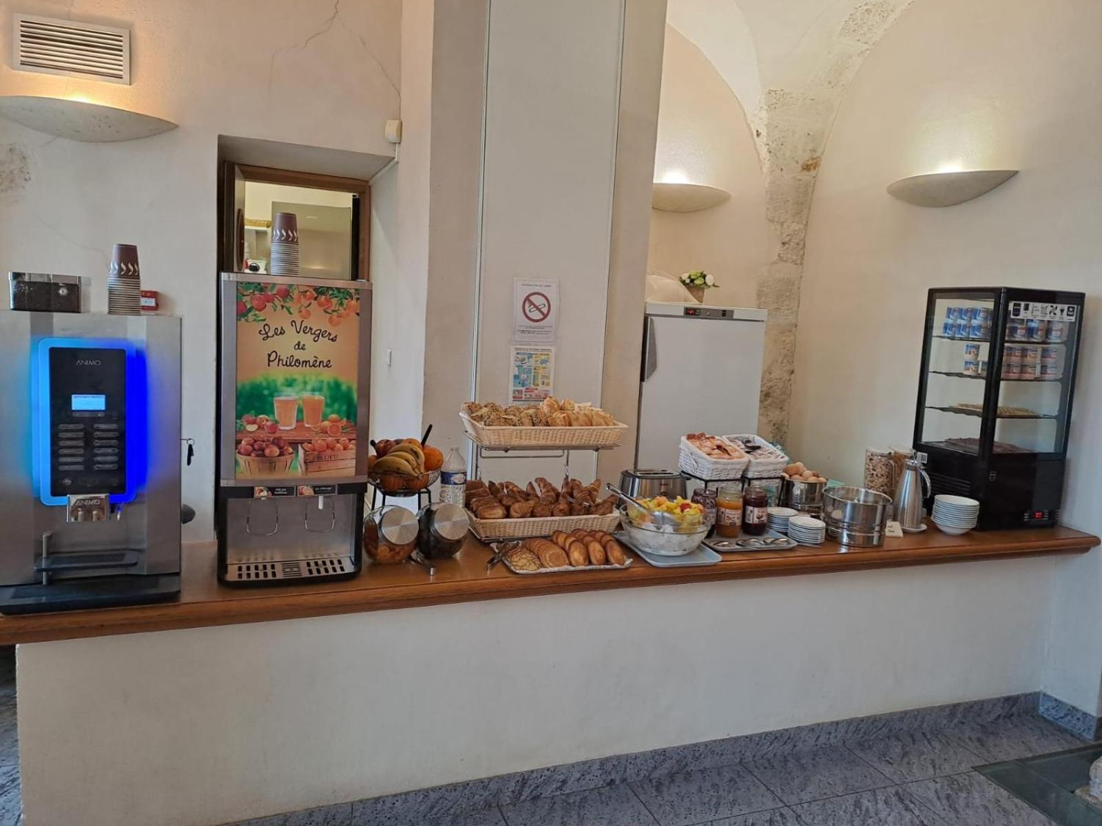 Hotellerie Saint Yves Chartres Esterno foto
