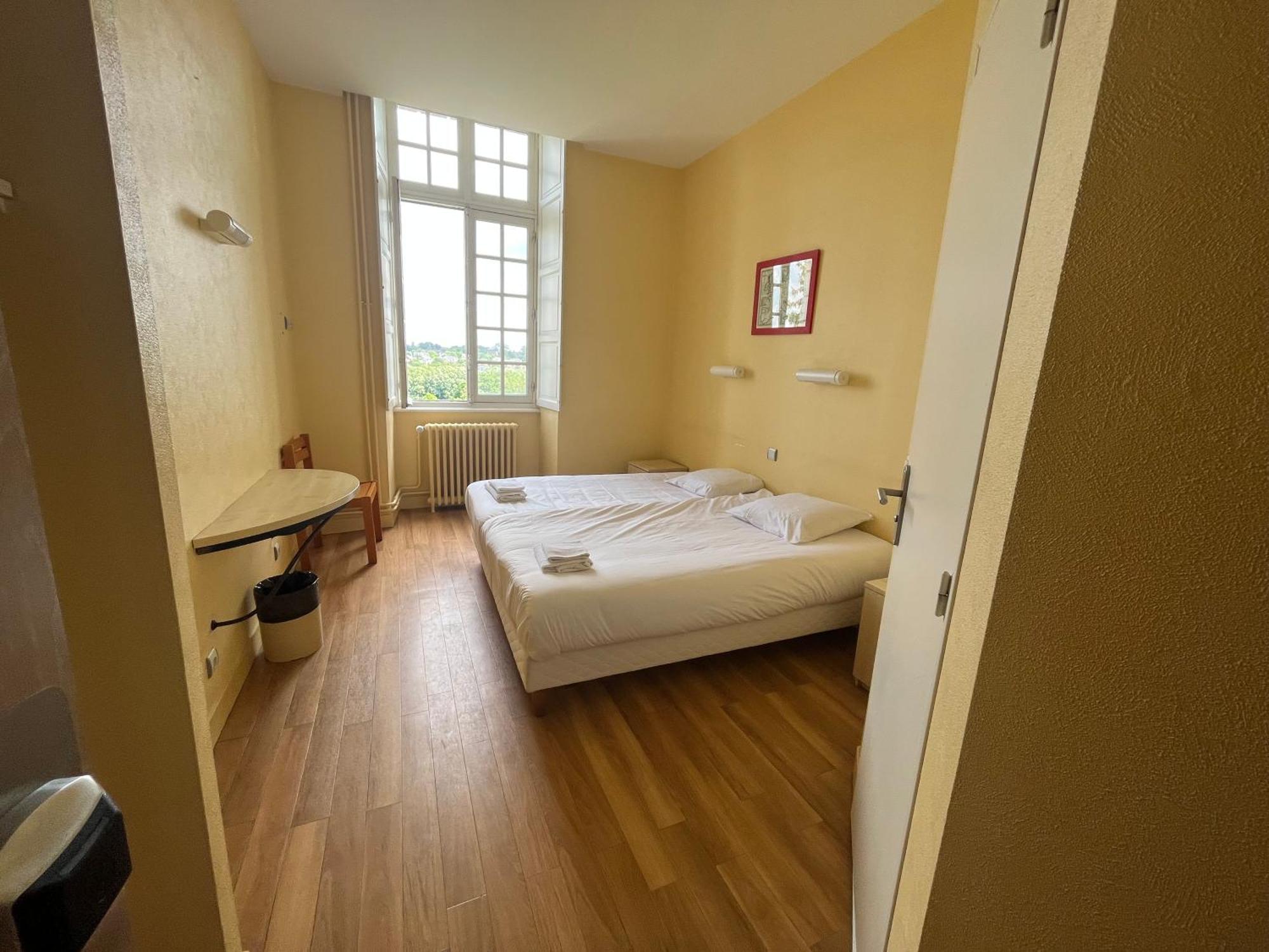 Hotellerie Saint Yves Chartres Esterno foto