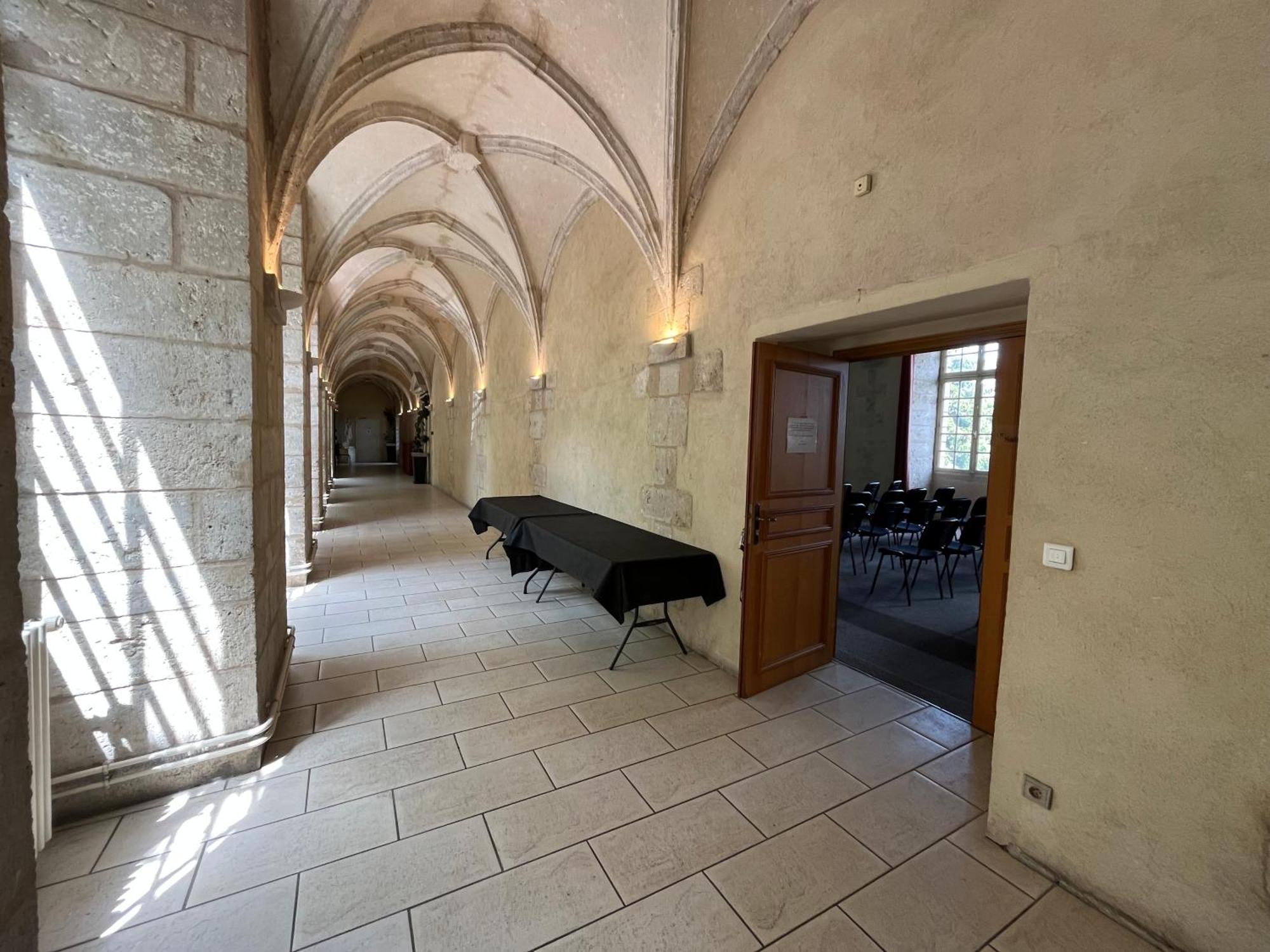 Hotellerie Saint Yves Chartres Esterno foto