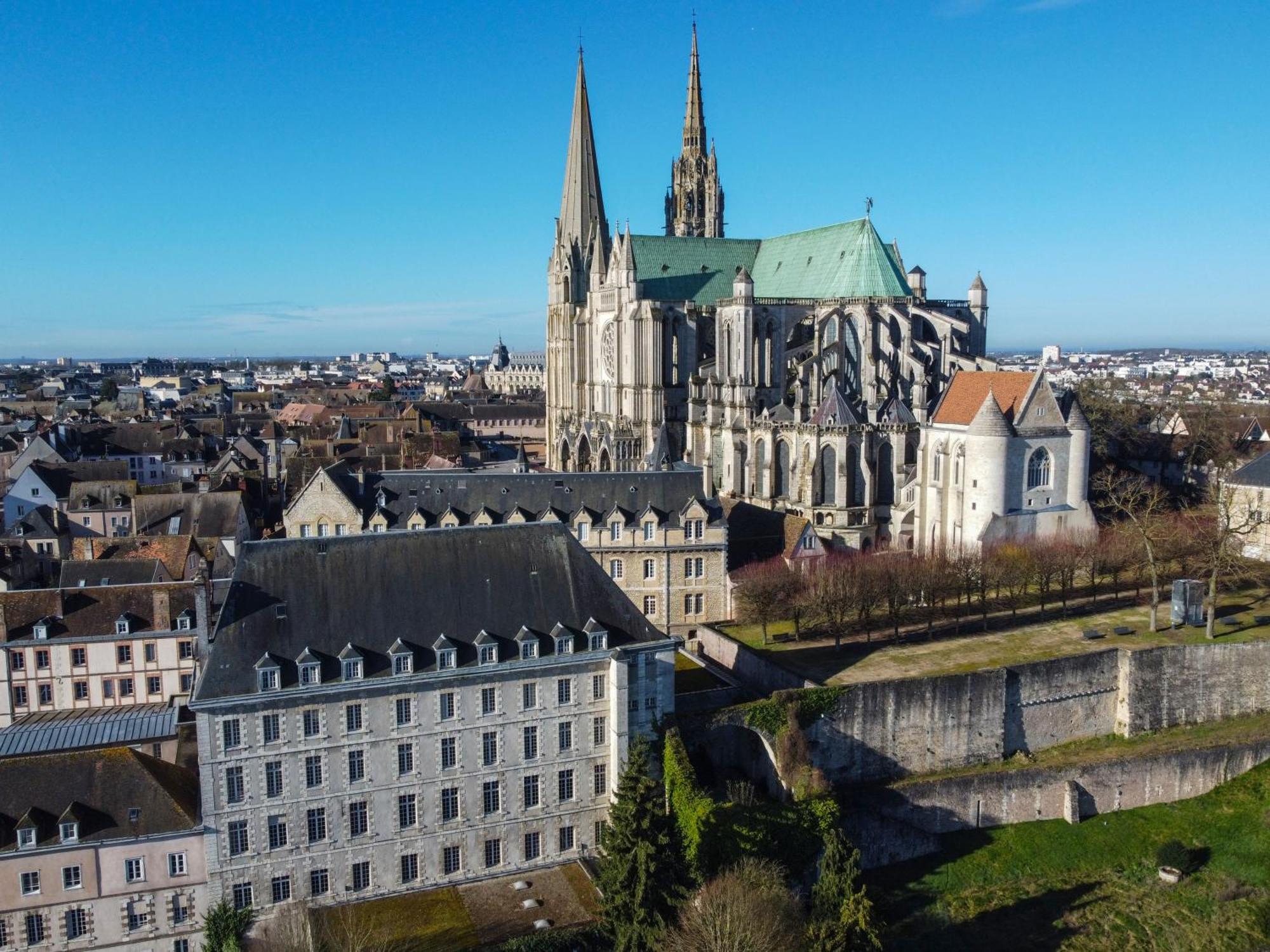 Hotellerie Saint Yves Chartres Esterno foto