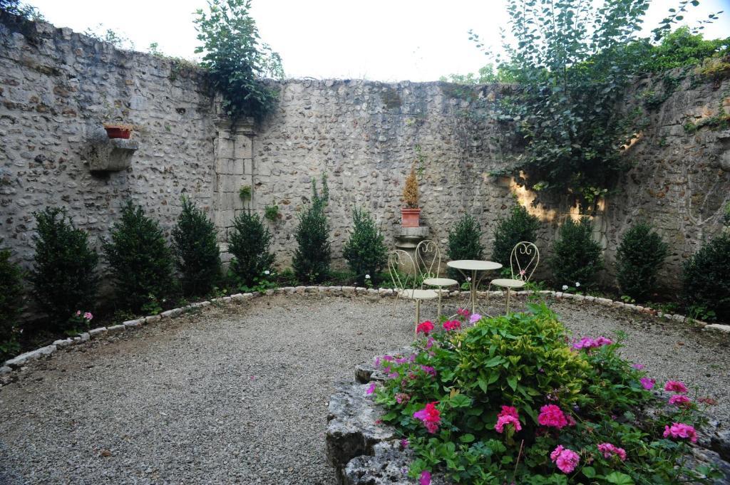 Hotellerie Saint Yves Chartres Esterno foto