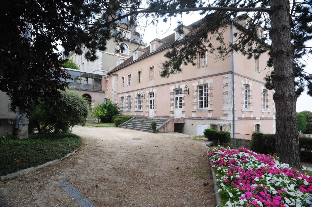 Hotellerie Saint Yves Chartres Esterno foto