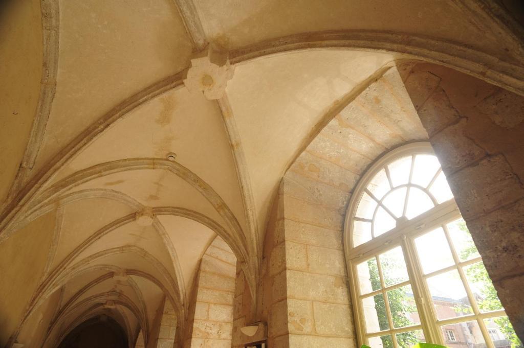 Hotellerie Saint Yves Chartres Esterno foto