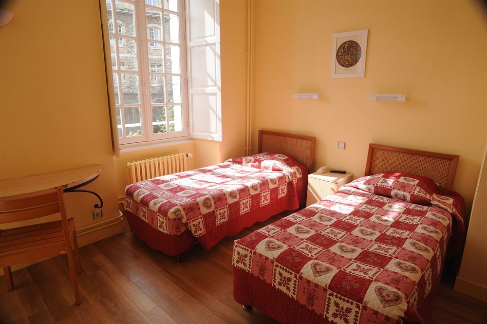 Hotellerie Saint Yves Chartres Esterno foto